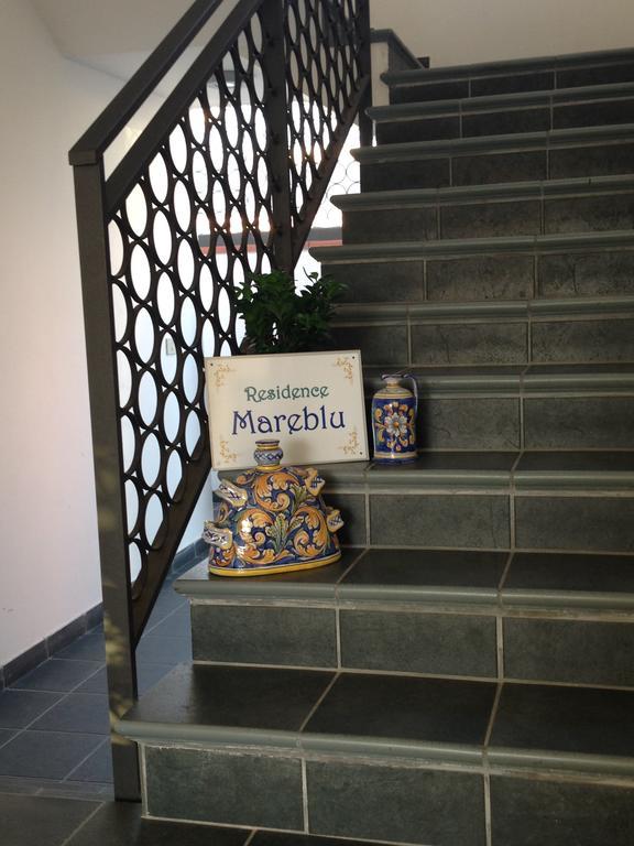 Residence Mareblu バルチェッローナ・ポッツォ・ディ・ゴット エクステリア 写真